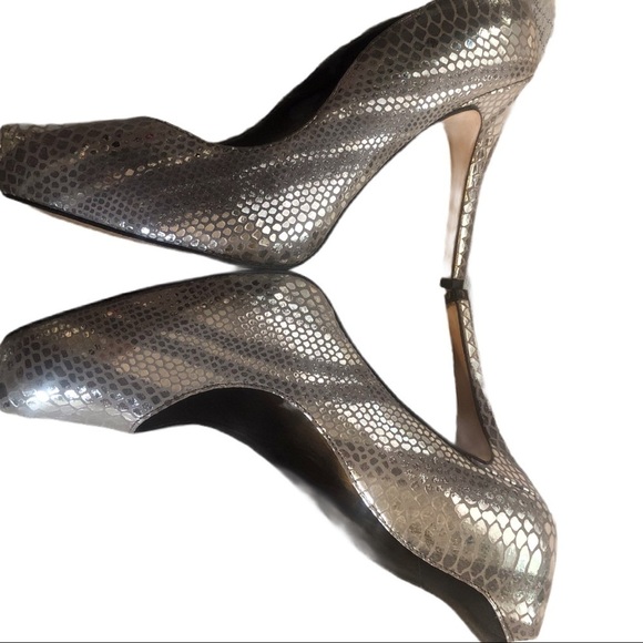 White House Black Market Metallic Silver Snakeskin Pumps. - Picture 1 of 7